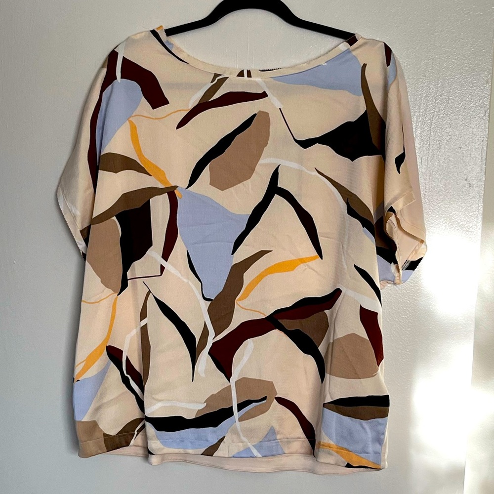 Short sleeved top